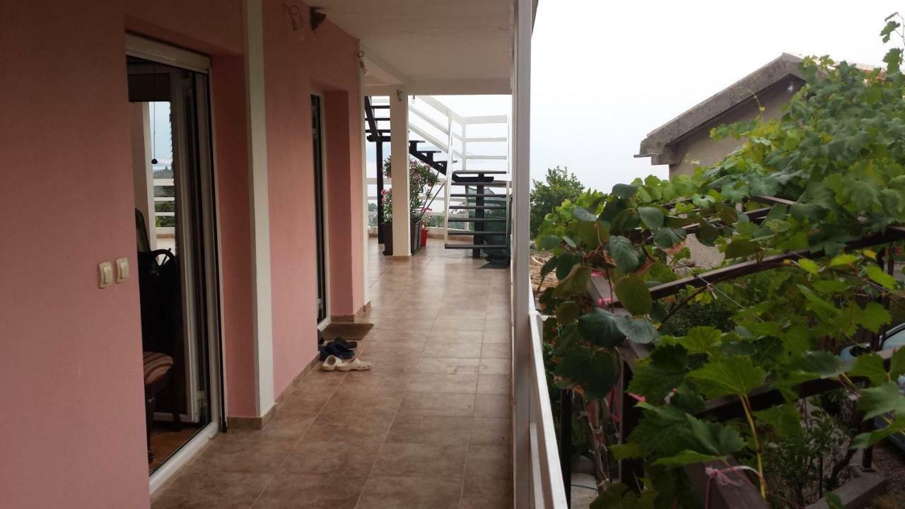 Apartments Jovanic With 2 Bedrooms Сутоморе Экстерьер фото