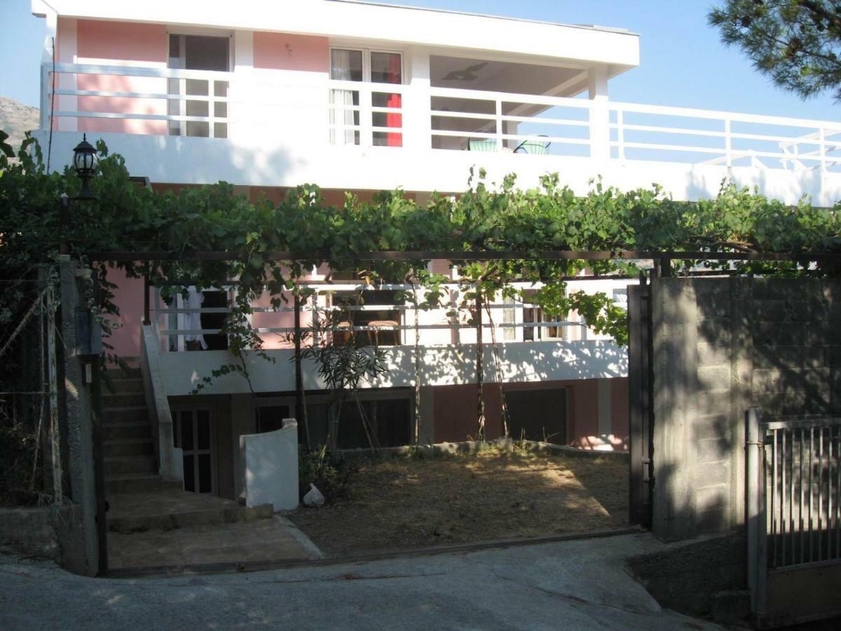 Apartments Jovanic With 2 Bedrooms Сутоморе Экстерьер фото