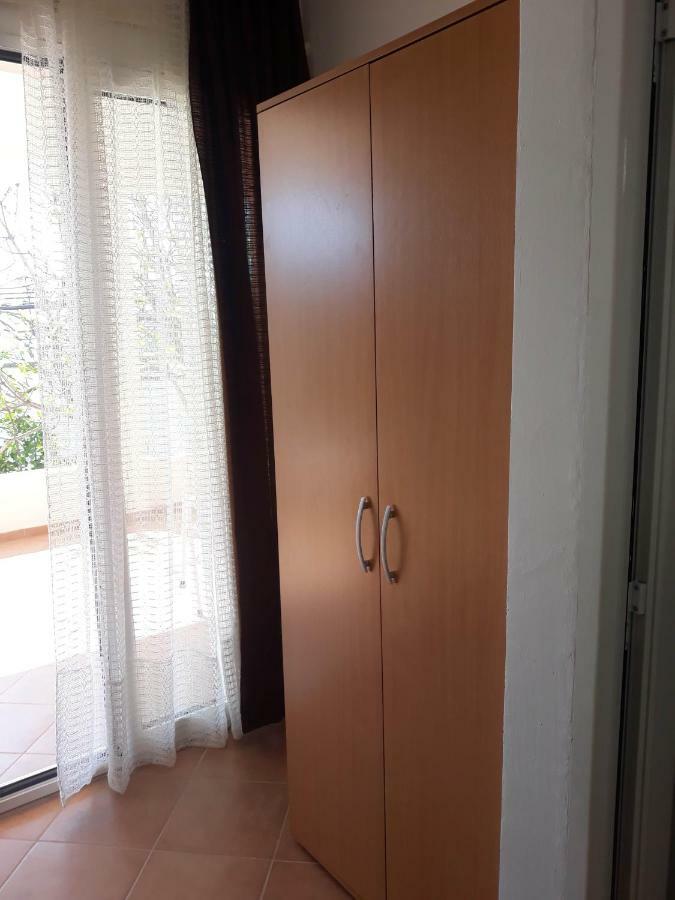 Apartments Jovanic With 2 Bedrooms Сутоморе Экстерьер фото