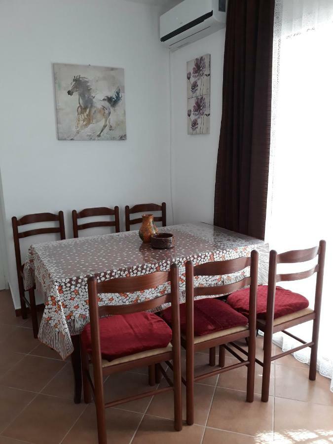 Apartments Jovanic With 2 Bedrooms Сутоморе Экстерьер фото