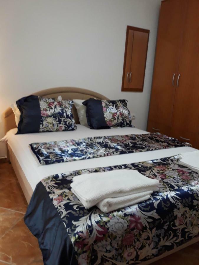 Apartments Jovanic With 2 Bedrooms Сутоморе Экстерьер фото