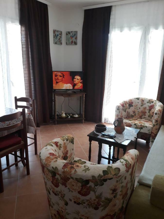 Apartments Jovanic With 2 Bedrooms Сутоморе Экстерьер фото