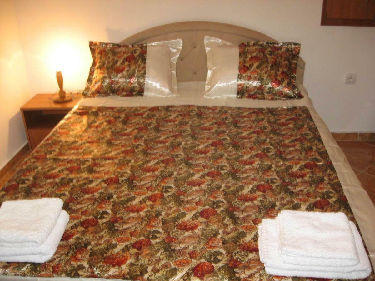 Apartments Jovanic With 2 Bedrooms Сутоморе Экстерьер фото