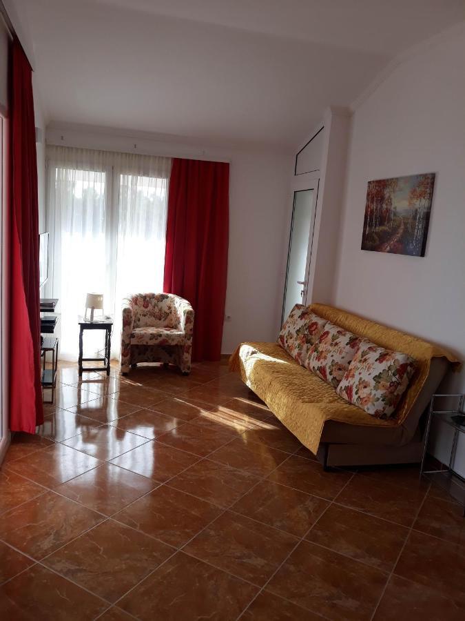 Apartments Jovanic With 2 Bedrooms Сутоморе Экстерьер фото