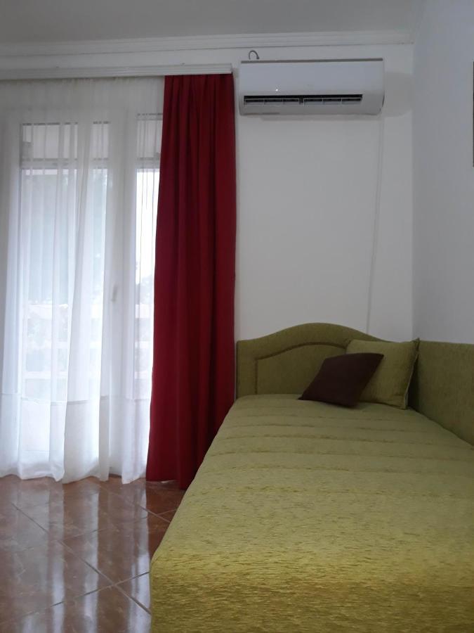Apartments Jovanic With 2 Bedrooms Сутоморе Экстерьер фото