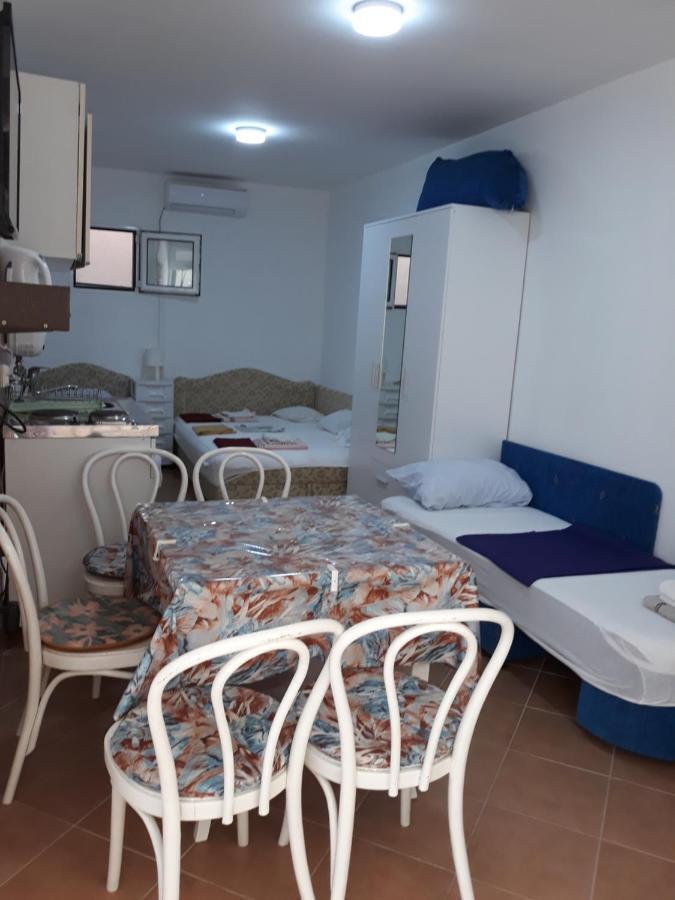 Apartments Jovanic With 2 Bedrooms Сутоморе Экстерьер фото